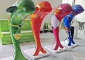 玻璃钢海豚雕塑现身深圳婚庆公司