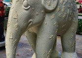 玻璃钢动物大象雕塑让深圳商业中心更美丽