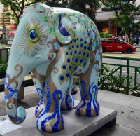 玻璃钢彩绘动物雕塑大象